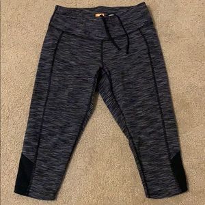 Lucy workout capris. Size small